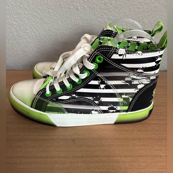 Beetlejuice Women's High Top Sneakers Size 6 - Picture 5 of 11